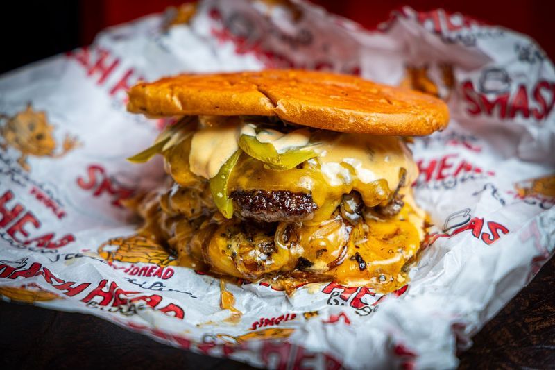 Smash Head Burgersi burger praemuna ja juustuga
