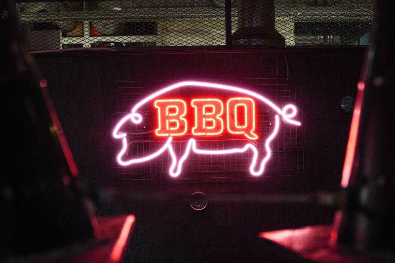 Drybone Jointi roosa BBQ neoonsilt