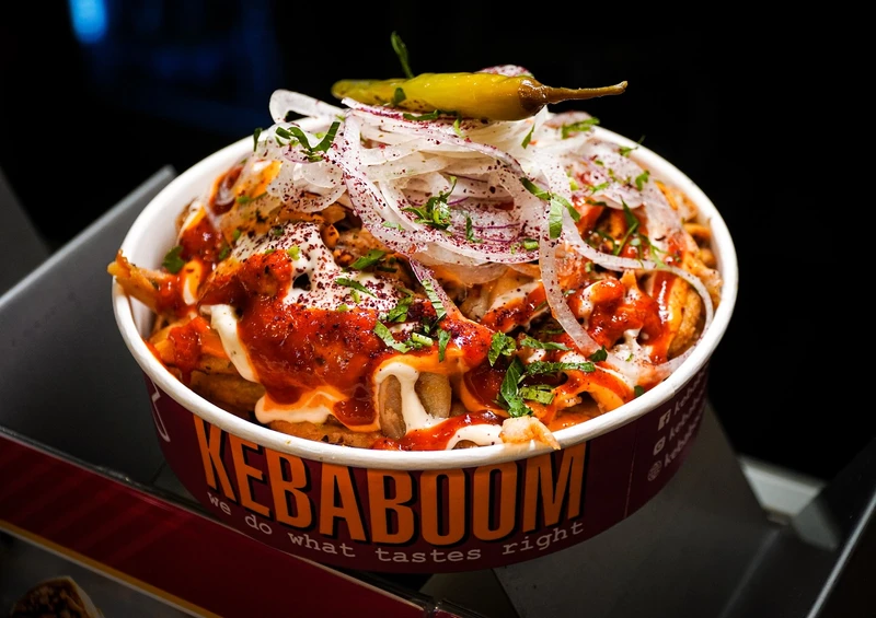 Kebaboomi kauss liha ja köögiviljadega